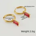 Orecchini a cerchio dorati con pendenti rettangolari in zircone rosso in acciaio inox - Zirconia Rettangolare Rossa