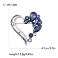 Broche cœur argentée avec strass bleu foncé et violets, détail de taille 4,1 cm - Bleu