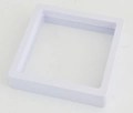 Witte zwevende display voor gevlochten armband met BE KIND roestvrijstalen bedel - Witte PE-film Displaydoos
