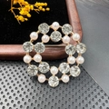 Broche circulaire dorée élégante avec un design à double rang de perles et cristaux - BZ052 Anneau Double Couche