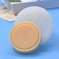 Runde Silikonform für DIY-Seife und Kunstharz, abgebildet mit einem fertigen Musterstück - Runder Stil (635)