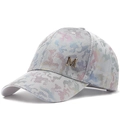 Berretto da baseball in mesh con stampa camo colorata ed emblema dorato lettera M - Regolabile / Grigio
