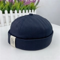 Détail du bonnet docker noir en coton montrant la texture et l'étiquette de la marque - M (56-58 cm) Réglable / Noir