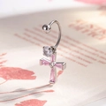 Cross-Ohrknorpel-Piercing mit rosa Zirkonia und silbernem Finish auf Displaykarte - Rosa (Einzelstück)