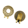 Dettaglio del marcatore da golf in bronzo e clip magnetica per cappello testurizzata - Bronzo 25mm