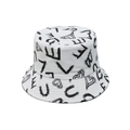 Detail eines weißen Anglerhuts aus Baumwolle mit schwarzen Graffiti-LOVE-Buchstaben und Herz - M(56-58cm) / Weiß