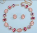 Goldenes Retro-Schmuckset mit rosa und lila Edelsteinen und Kristall-Strasssteinen - Halsketten- und Ohrring-Set / Mehrfarbig Set