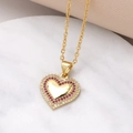 Collana con ciondolo a cuore dorato con pietre rosse e un alone di zirconi bianchi - Cuore
