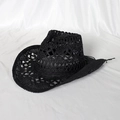 Detail van zwarte strooien cowboyhoed met ingewikkelde, opengewerkte ventilatiepatronen - M (56-58cm) / Zwart