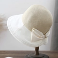 Cappello da sole bicolore intrecciato da donna con tesa larga ed elegante fiocco laterale - 56-58cm / Bianco
