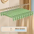 Mintgrüner matter Hosenbügel mit verstellbaren Clips und Metallhaken in 29x14 cm - Nordisches Grün