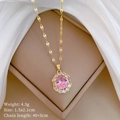 Detail van roze edelsteen ketting met afmeting 1,3x2,1 cm en een kettinglengte van 40+5 cm - Titanium Stalen Ketting + Koperen Hanger / Roze Edelsteen Ketting (C229)