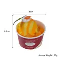 Modello realistico di cupcake gelato al mango con panna e guarnizioni in tazza rossa - Stile Calamita da Frigo / Giallo