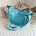 Bolso bandolera de pana azul claro estilo dumpling con charm de nube y correa ajustable - Azul