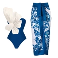 Koningsblauw badpak uit één stuk met witte parelbloem en blauw bedrukte sarong - S / Blauw Set