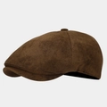 Dettaglio del berretto newsboy in pelle scamosciata marrone con cuciture e trama - Regolabile / Cuoio