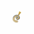 Dettaglio del ciondolo a spirale placcato oro con smalto blu e bianco e anello superiore - Lettera C