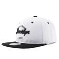 Zwart-witte snapback pet met platte rand en Barber Brooklyn borduursel voor dames - Contrast Zwart Wit