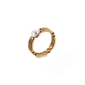 Golden stainless steel geometric openwork ring with a white round pearl inlay - US 7 / Gold (KR82629-GC)