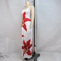 Detail van witte maxi-jurk met levendige rode lelie-bloemenprint en dunne spaghettibandjes - S / Wit