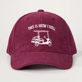 Dettaglio del ricamo bianco con testo golf cart su cappellino in velluto a coste bordeaux - Regolabile / Borgogna