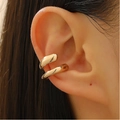 Ear cuff de doble capa en oro pulido con un diseño minimalista de anillos paralelos - Doble Bucle de Espejo - Dorado (3644)