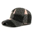 Winter baseballpet van sherpa voor dames en heren met geruit patroon in donkergrijs en roze - Verstelbaar / Zwart Roze