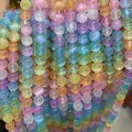 Hand hält bunte, lichtdurchlässige Katzenaugen-Steinperlen für DIY-Schmuck - 10mm/ca. 38 Perlen / Mischfarbiger Katzenaugenstein