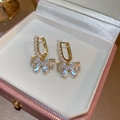 Boucles d'oreilles nœud dorées avec perles blanches et nacre dans un écrin rose élégant - 6# Nœud d'Or
