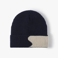 Gorro de punto acanalado azul marino para hombre con diseño de ondas en color crema - Talla única / Azul marino