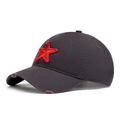 Berretto da baseball in cotone grigio scuro con stella rossa ricamata e dettagli usurati - Grigio