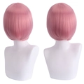 Korte roze bob cosplay pruik van dik synthetisch haar, voor- en achteraanzicht getoond - Rookroze
