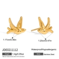 Goldene Edelstahlohrstecker in Schwalbenform mit detaillierten Maßen und Details - Goldene Schwalbe Form Ohrstecker (JDE0211112)