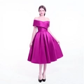 Robe cocktail en satin fuchsia à épaules dénudées avec taille plissée et jupe midi - Taille US 2 (S) / Violet