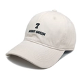 Dettaglio del ricamo nero '7' su un cappellino da baseball in tela di cotone beige - M (56-58cm) / Beige