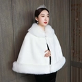 Élégant châle de mariée en fausse fourrure blanche avec boucle en strass pour mariage - Châle Capelet à Grand Col en Fourrure / 100-135CM