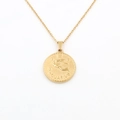 Collier signe zodiaque Verseau plaqué or 18k en acier inoxydable sur fond blanc - Verseau