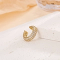 Goldene C-förmige Ohrmanschette mit Zirkonia-Pflasterung auf minimalistischem Stein - C-Form Pave Ohrmanschette / Gold