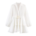 Elegante abito bianco a maniche lunghe con scollo a V, maniche a sbuffo e perla - S / Bianco latte