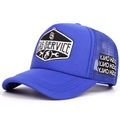 Dettaglio cappello trucker blu con ricamo GAS SERVICE e rete traspirante sul retro - Regolabile / Blu Reale
