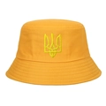 Détail de bob en coton jaune avec emblème ukrainien brodé et coutures de bord renforcées - Jaune
