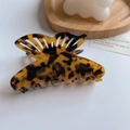 Eleganter Haarklammer Schmetterling aus Acetat in Bernstein-Schildpatt-Optik für Damen - 8.5cm / Leopardenmuster
