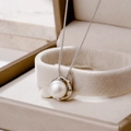 S925 sterling silver necklace with a white freshwater pearl in a wave-shaped pendant - A350 Wave Ring Pearl - Platinum