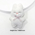 Weißer Plüsch-Hase Schlüsselanhänger mit rosa Schleife, Höhe 9cm und Breite 6cm - Brosche Stil / Weiße Hase