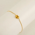 Bracciale dorato in acciaio inossidabile con un ciondolo a lettera C in rilievo - Lettera C