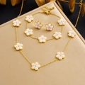 Conjunto de joyas de acero dorado con collar y pendientes de flores de perlas - Juego de 3 piezas (collar + pulsera + pendientes)