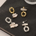 Orecchini vintage asimmetrici con perle barocche e texture lava in finitura oro e argento - Oro