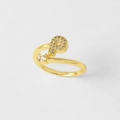 Verstelbare gouden ring met pavé-gezette letter P en een fonkelend kristal accent - Letter P