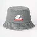 Cappello a secchiello in cotone lavato grigio con stampa Shit Show Crew Member bianca e rossa - Taglia unica / Grigio
