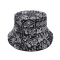 Dettaglio delle cuciture sul cappello pescatore nero con motivo paisley e corona piatta - Nero Paisley